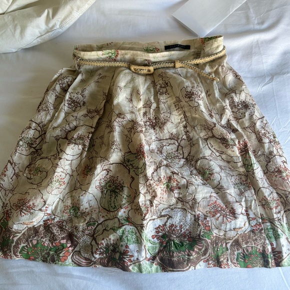 Rare Beautiful Elie Tahari Skirt with woven belt silk inside woven designs Sz 0